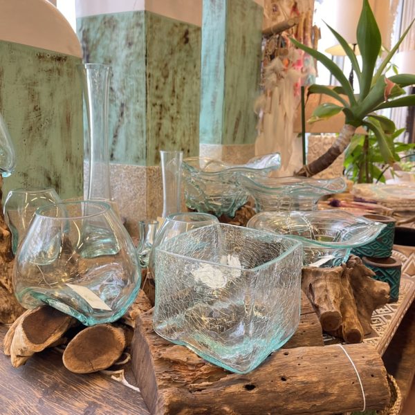 バリガラス　バリ島ガラス　　ガラスベース　ガラスと流木